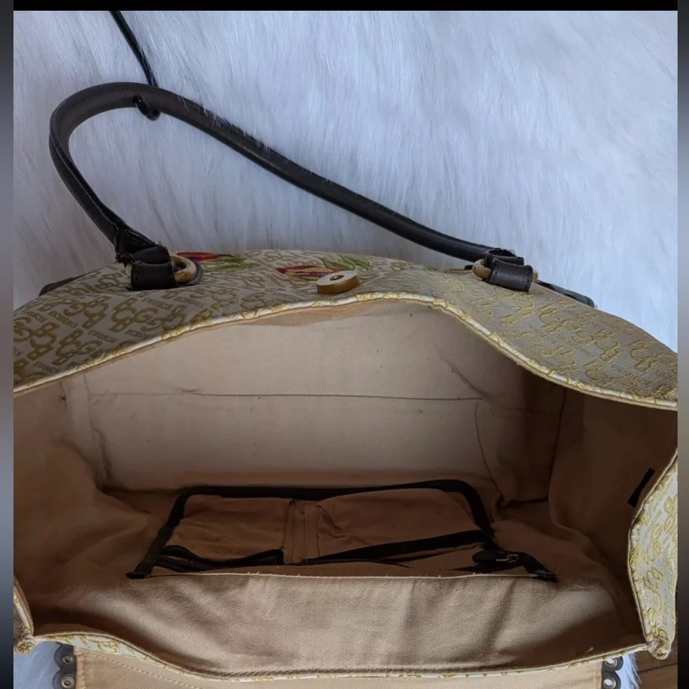 Beautiful Y2K Dior-esque BCBG bag😍🌺 - Picture 10 of 11